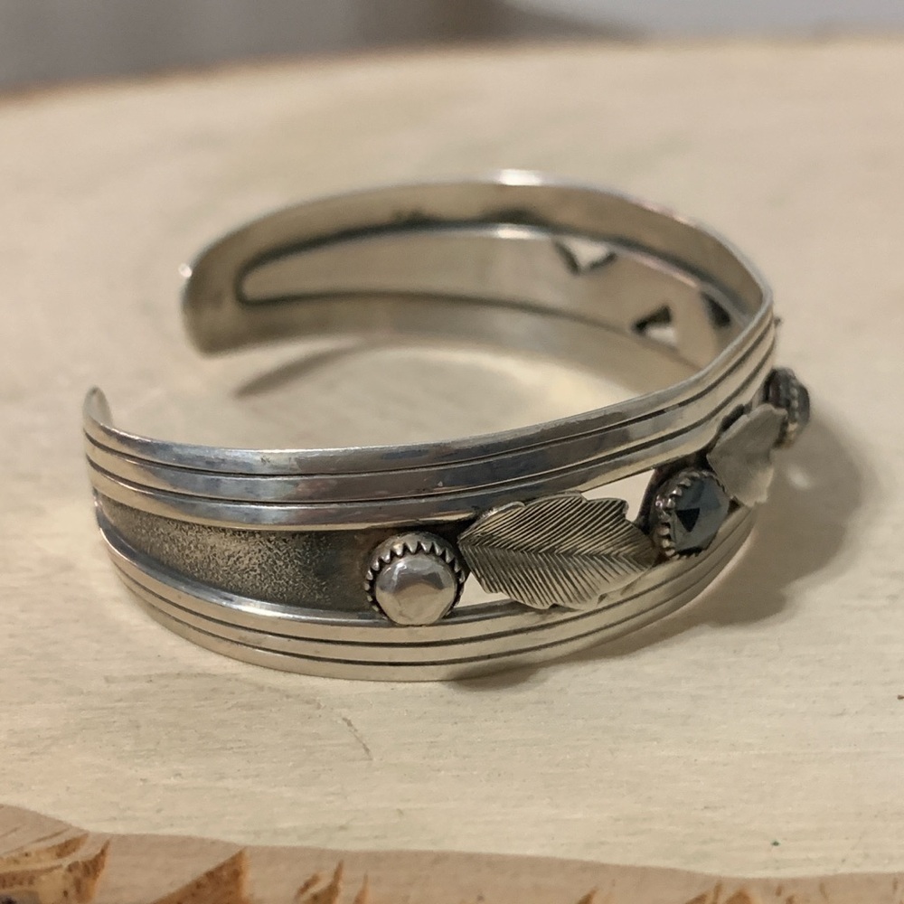 Bell Trading Post Sterling Silver Hematite Leaf Floral Cuff Bracelet Native Amer - Picture 3 of 8